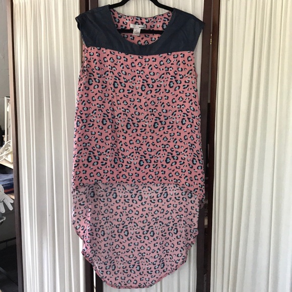 WD-NY unusual asymmetrical long top - Picture 1 of 5